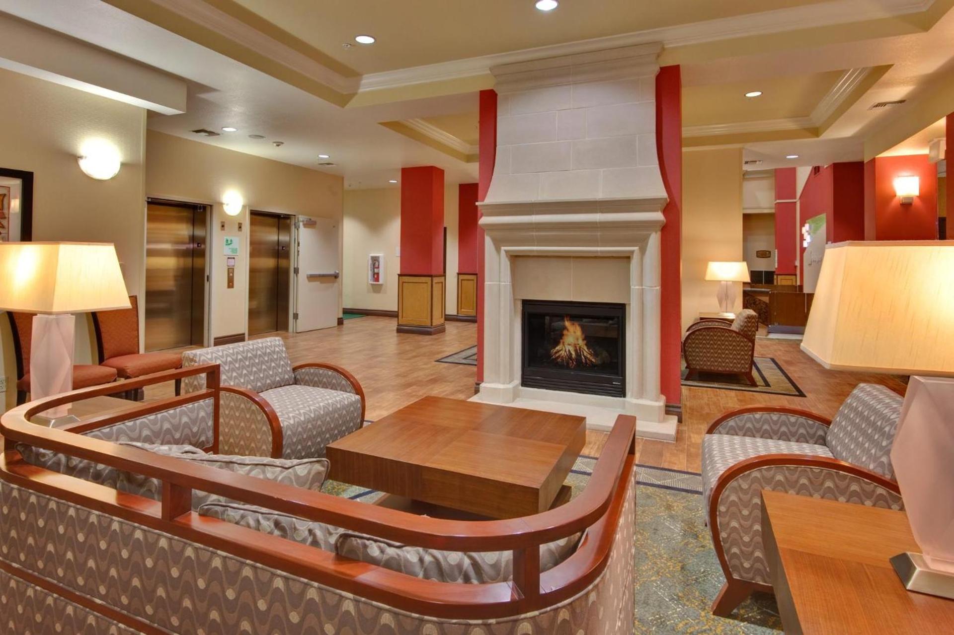 Holiday Inn & Suites Bakersfield by IHG photo 27