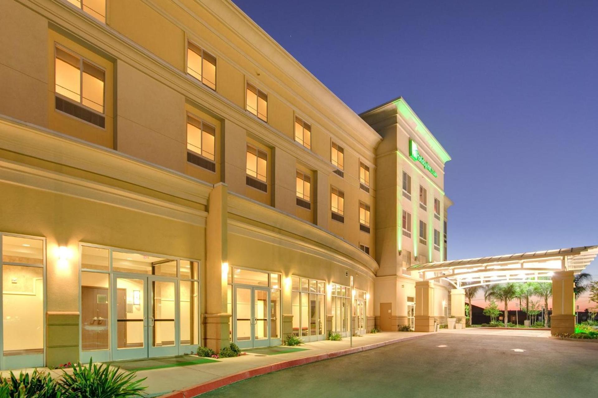 Holiday Inn & Suites Bakersfield by IHG photo 35