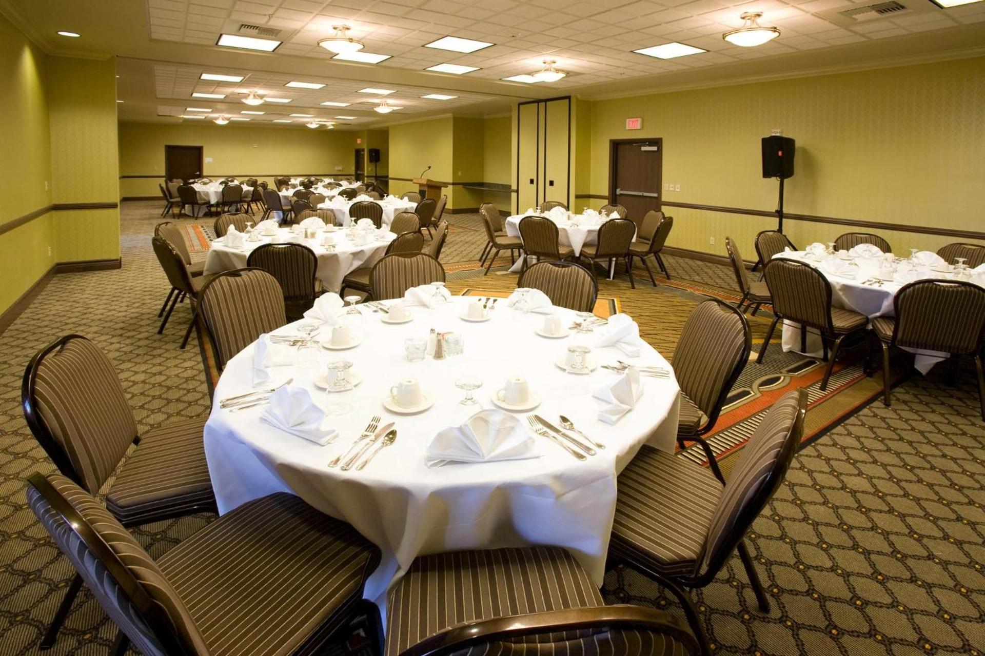 Holiday Inn & Suites Bakersfield by IHG photo 37