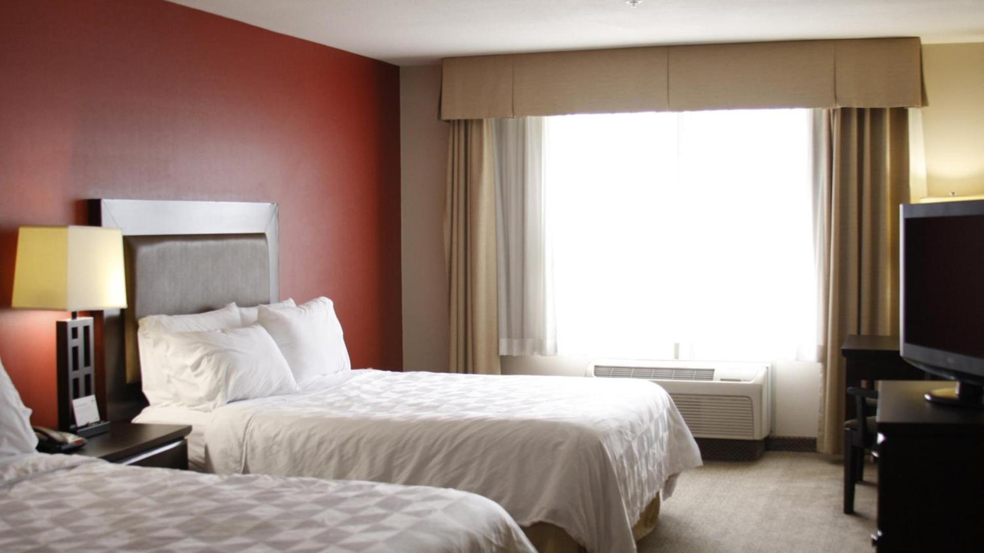 Holiday Inn & Suites Bakersfield by IHG photo 14