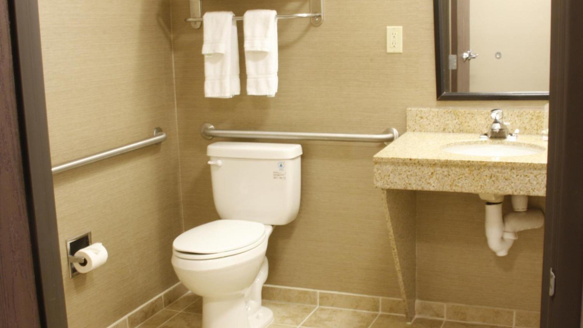 Holiday Inn & Suites Bakersfield by IHG photo 19