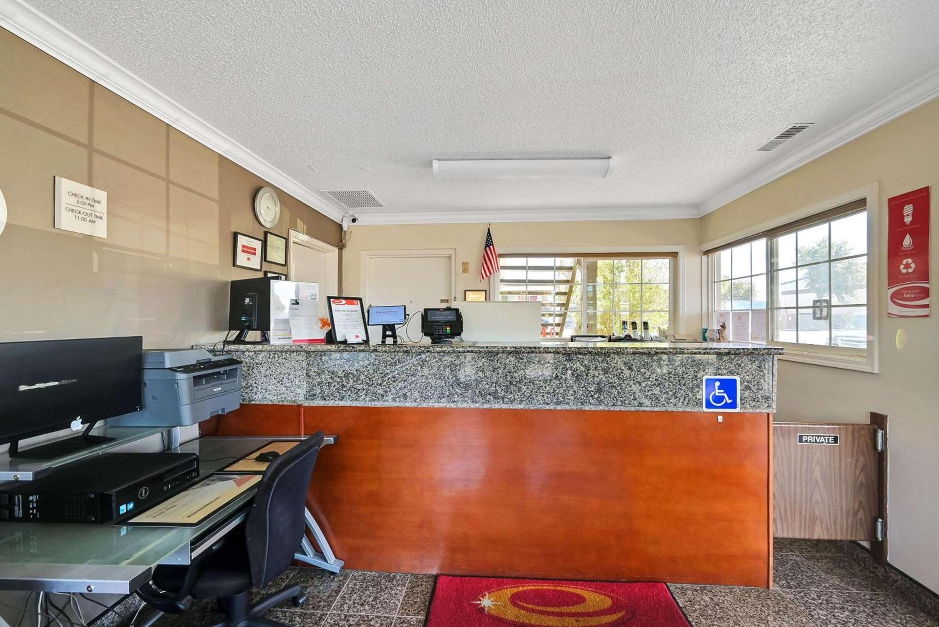 Econo Lodge Woodland near I-5 photo 31