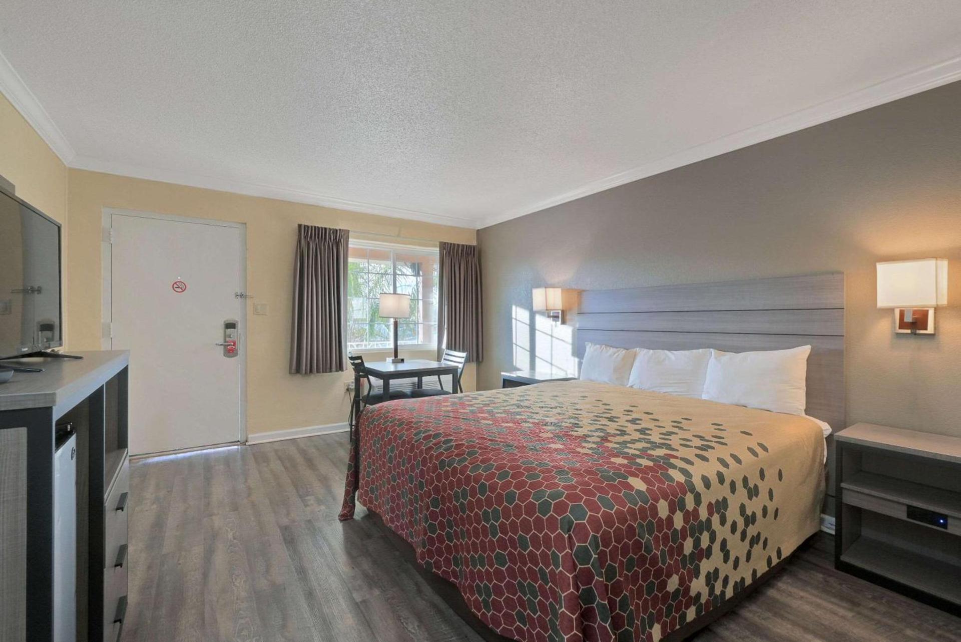 Econo Lodge Woodland near I-5 photo 4