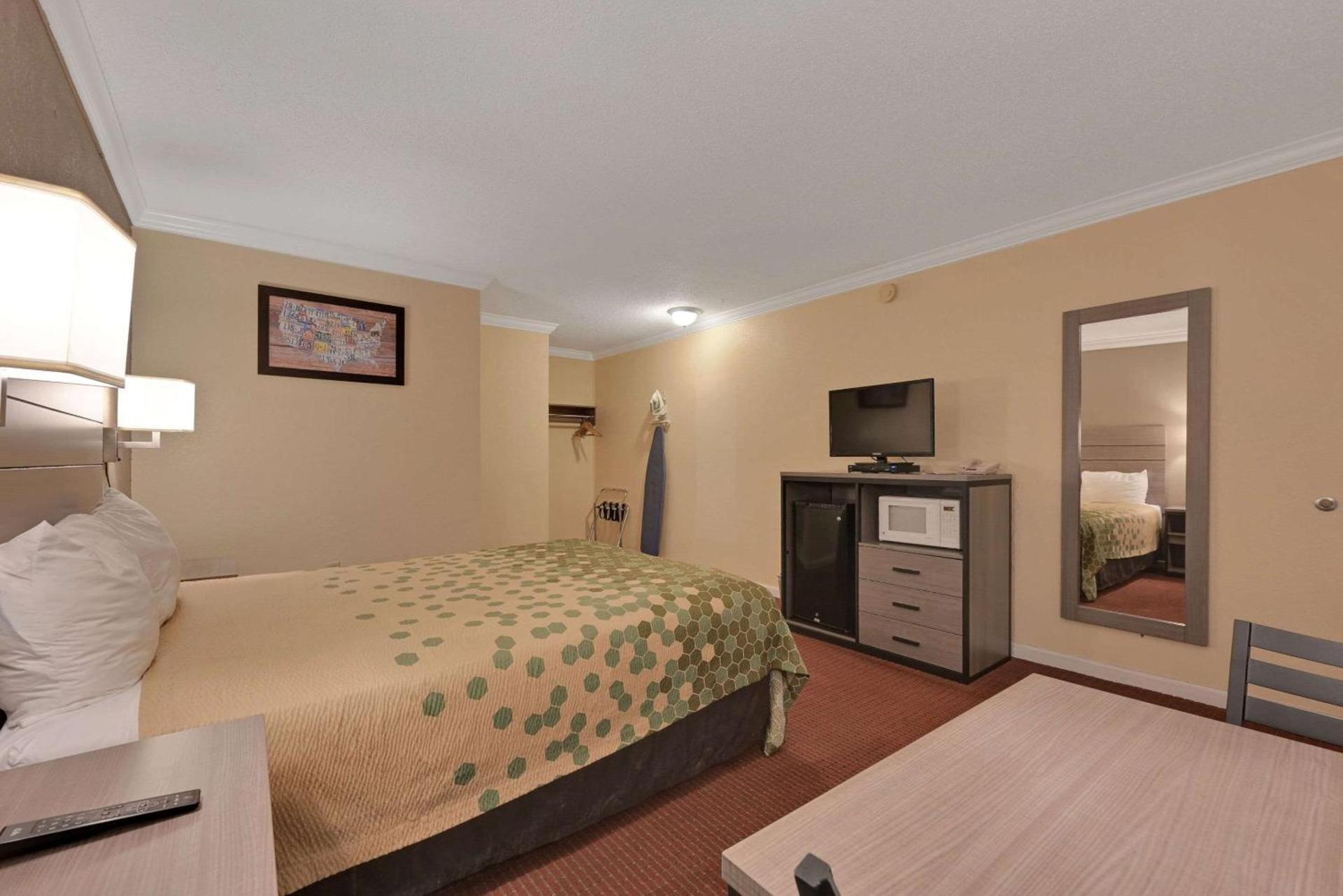 Econo Lodge Woodland near I-5 photo 5