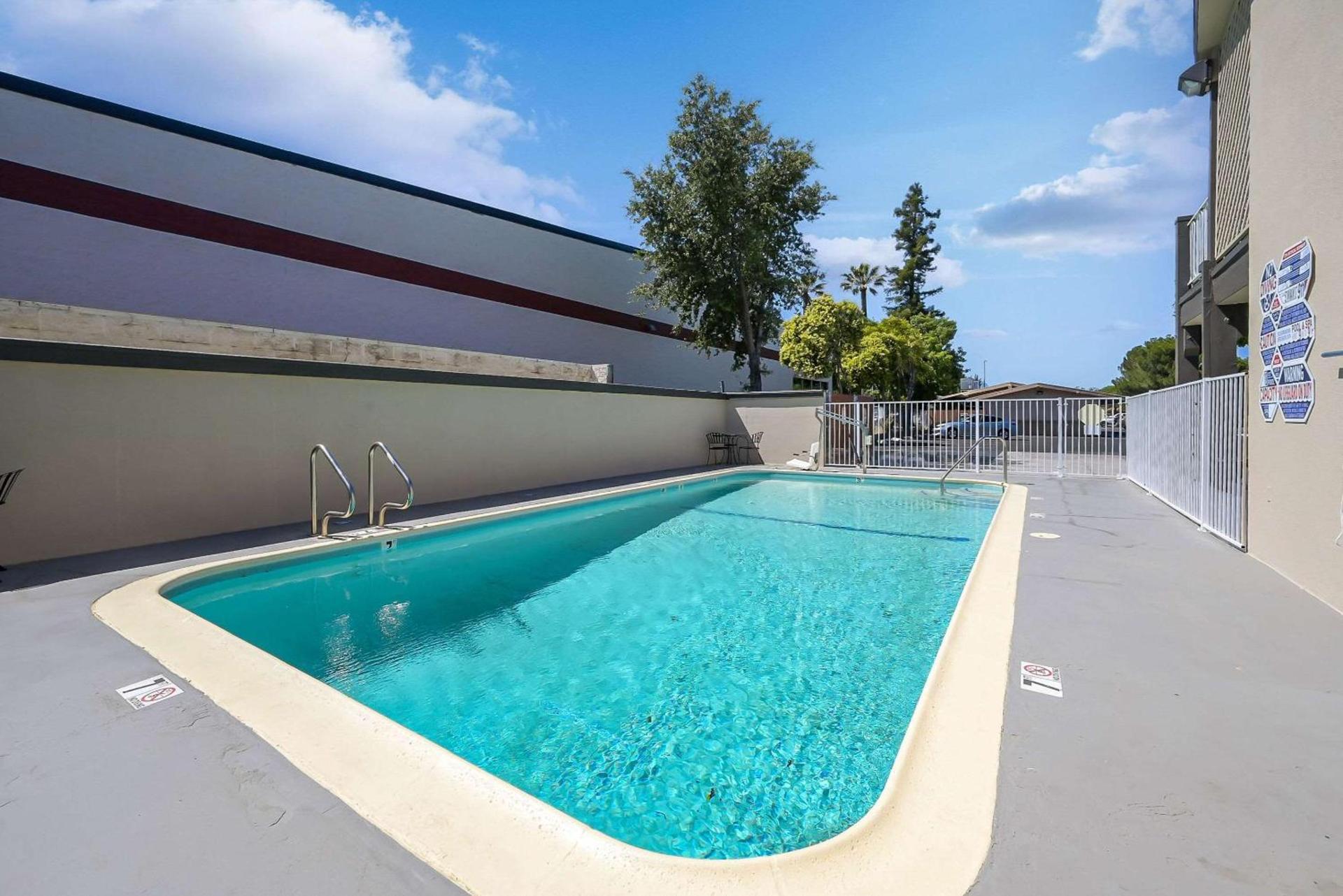 Econo Lodge Woodland near I-5 photo 13