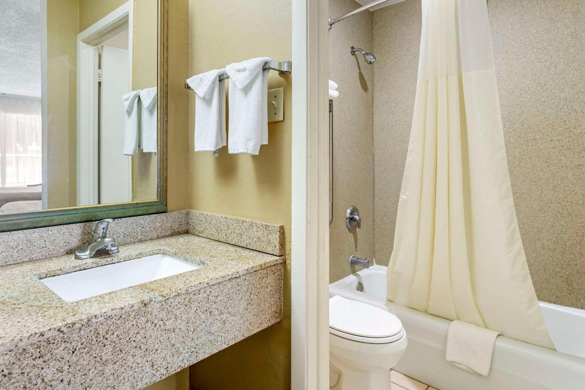 Quality Inn Alachua - Gainesville Area photo 15