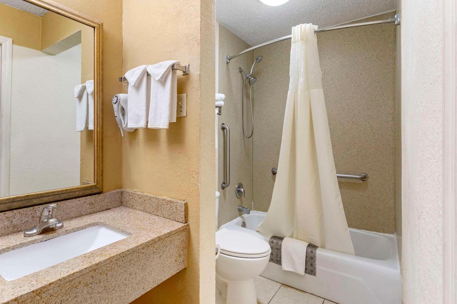 Quality Inn Alachua - Gainesville Area photo 16