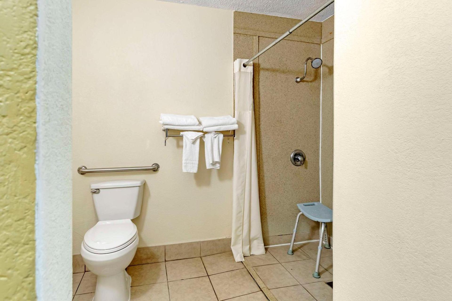 Quality Inn Alachua - Gainesville Area photo 17
