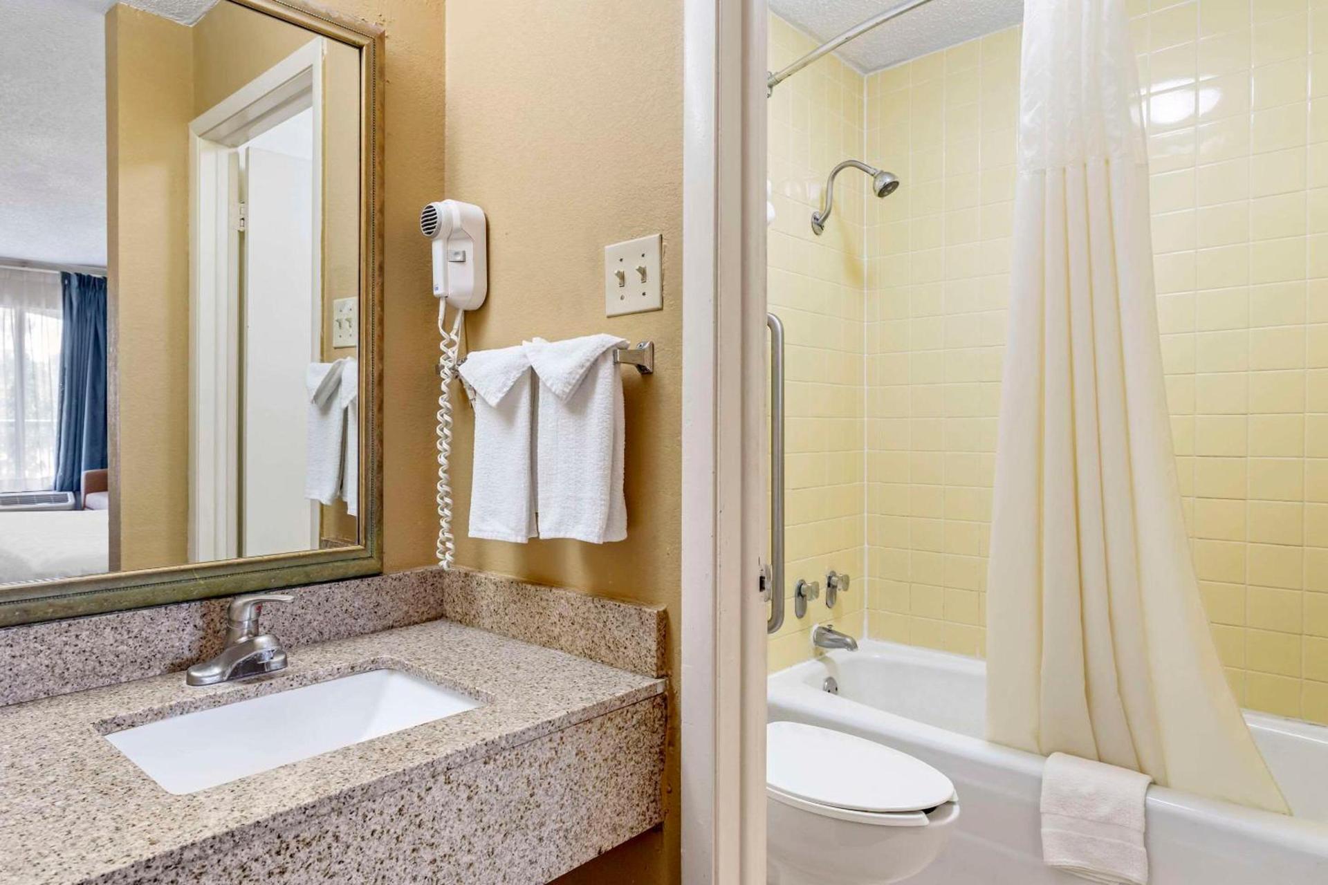 Quality Inn Alachua - Gainesville Area photo 18