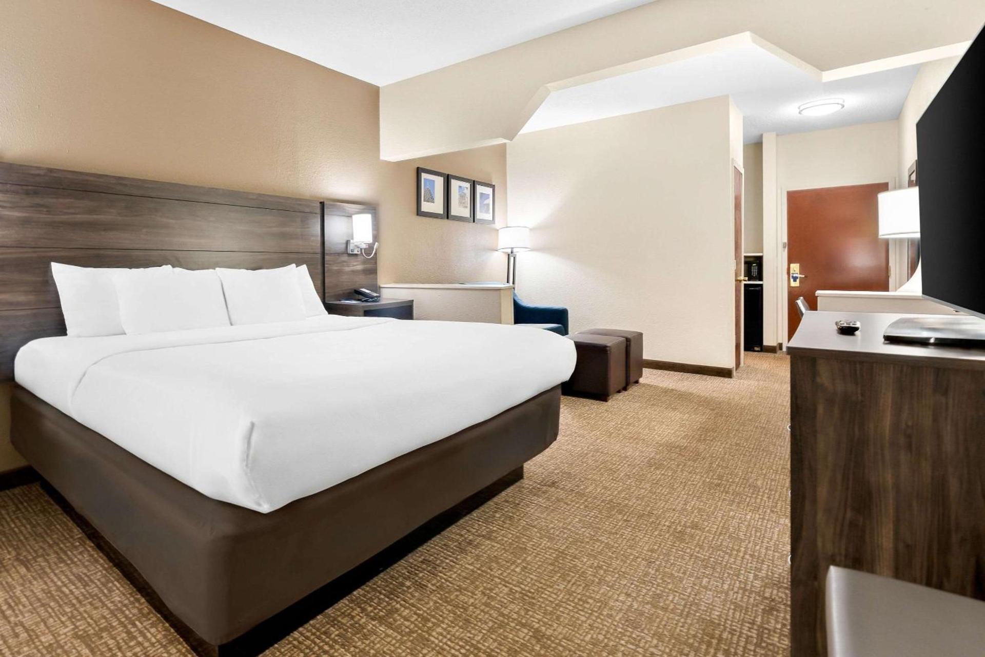 Comfort Suites near Robins Air Force Base photo 17