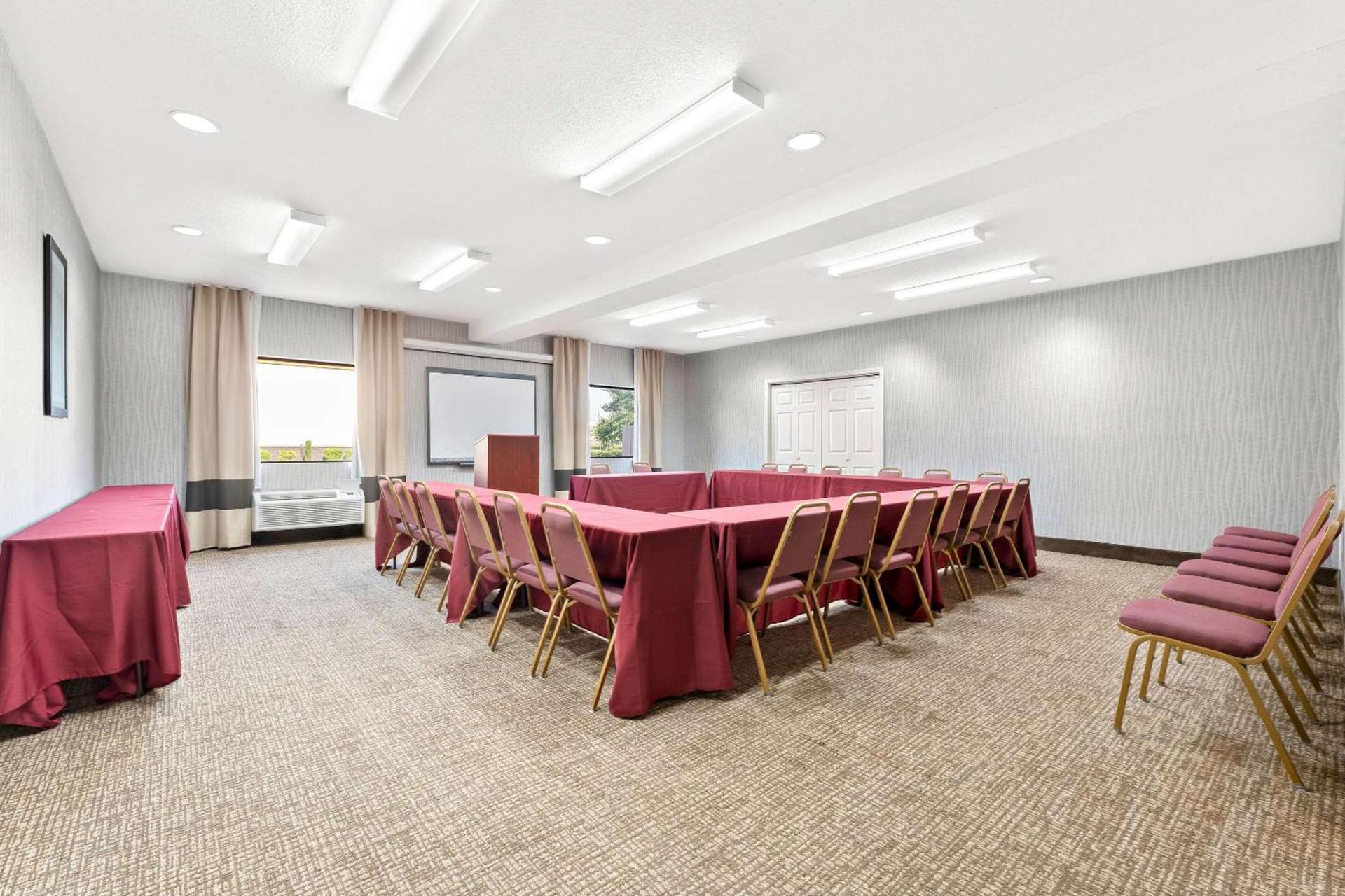 Comfort Suites near Robins Air Force Base photo 26