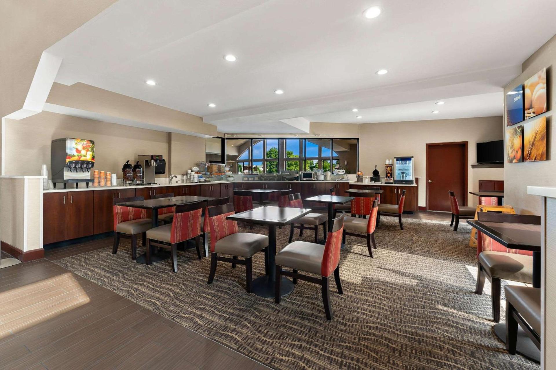 Comfort Suites near Robins Air Force Base photo 28