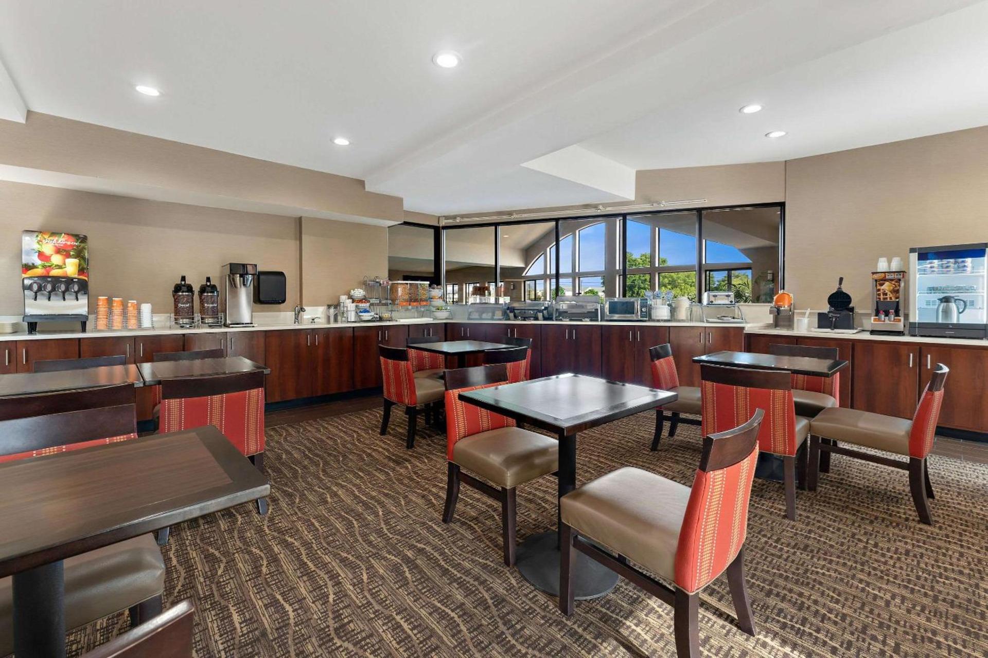 Comfort Suites near Robins Air Force Base photo 29