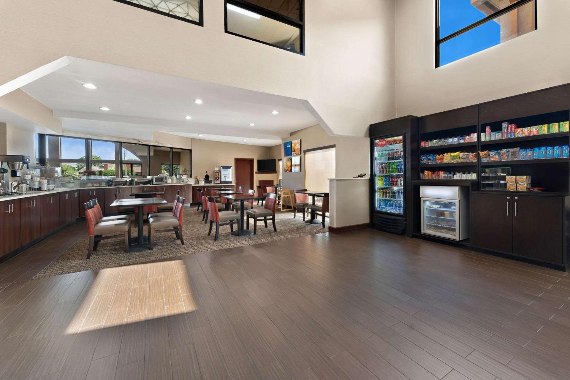 Comfort Suites near Robins Air Force Base photo 30