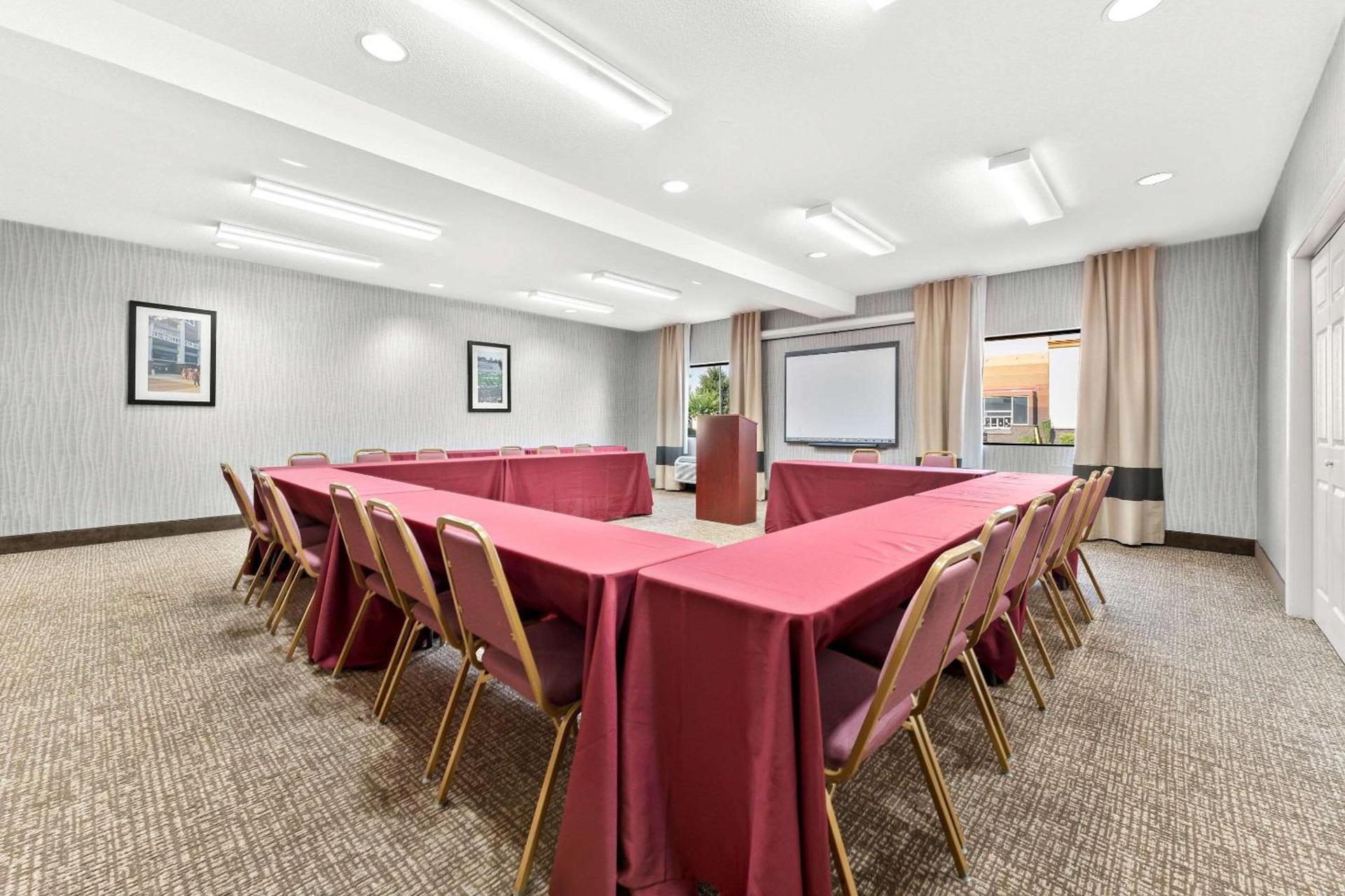Comfort Suites near Robins Air Force Base photo 27