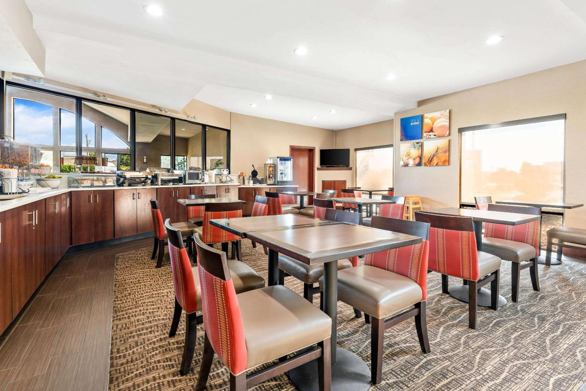 Comfort Suites near Robins Air Force Base photo 31