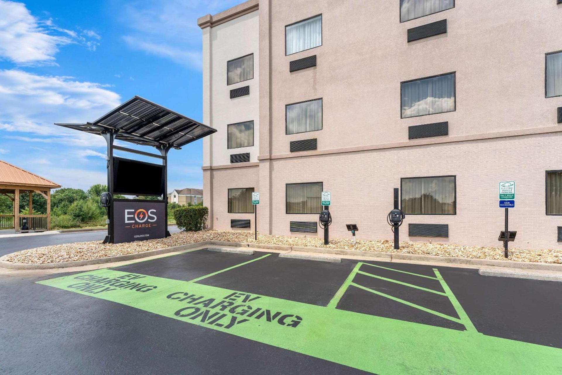 Comfort Suites near Robins Air Force Base photo 35