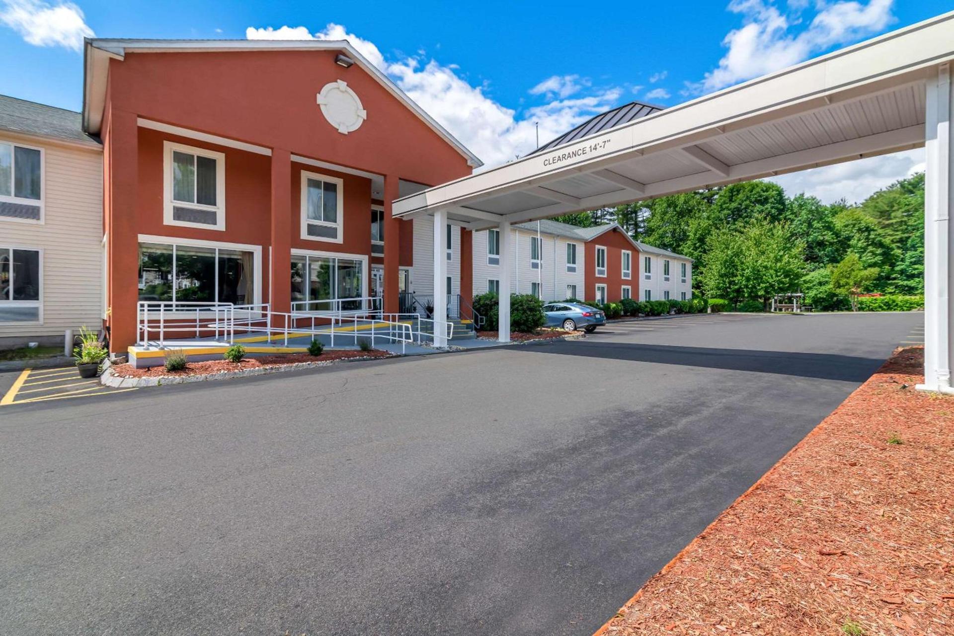 Quality Inn Merrimack - Nashua photo 2