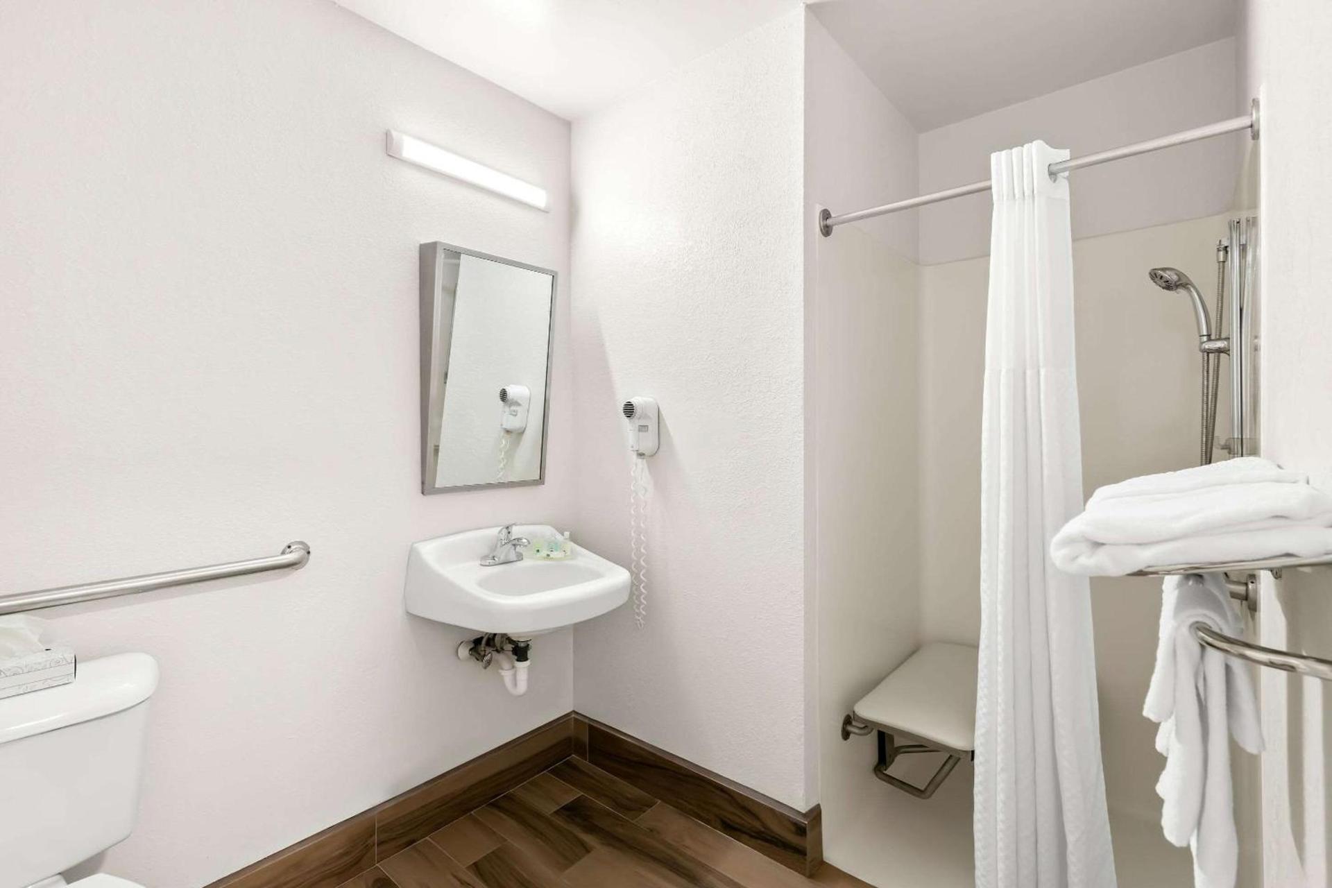 Quality Inn Merrimack - Nashua photo 18