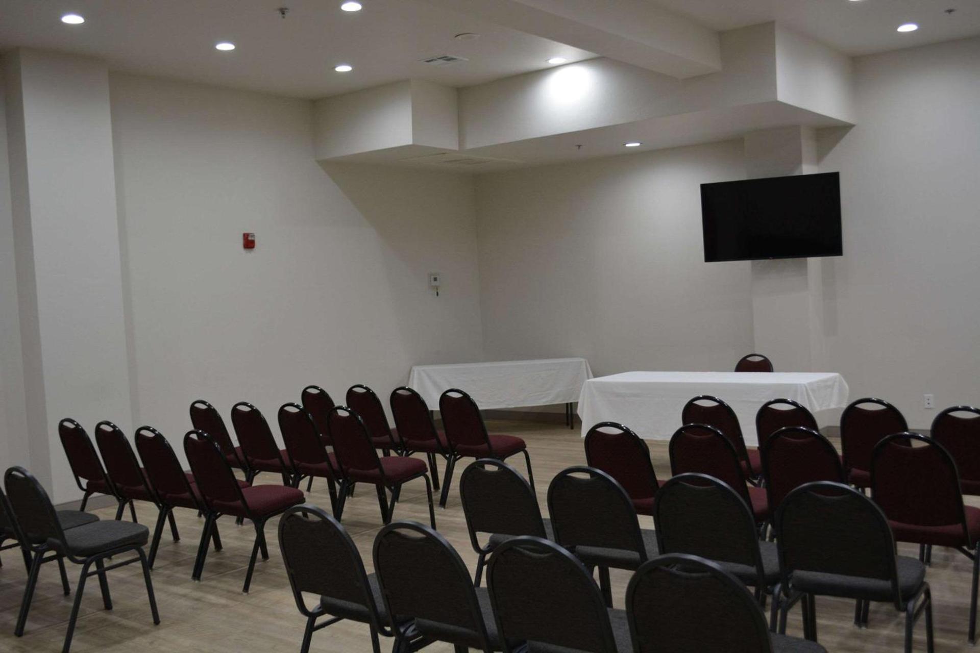 Comfort Suites Yukon - SW Oklahoma City photo 25