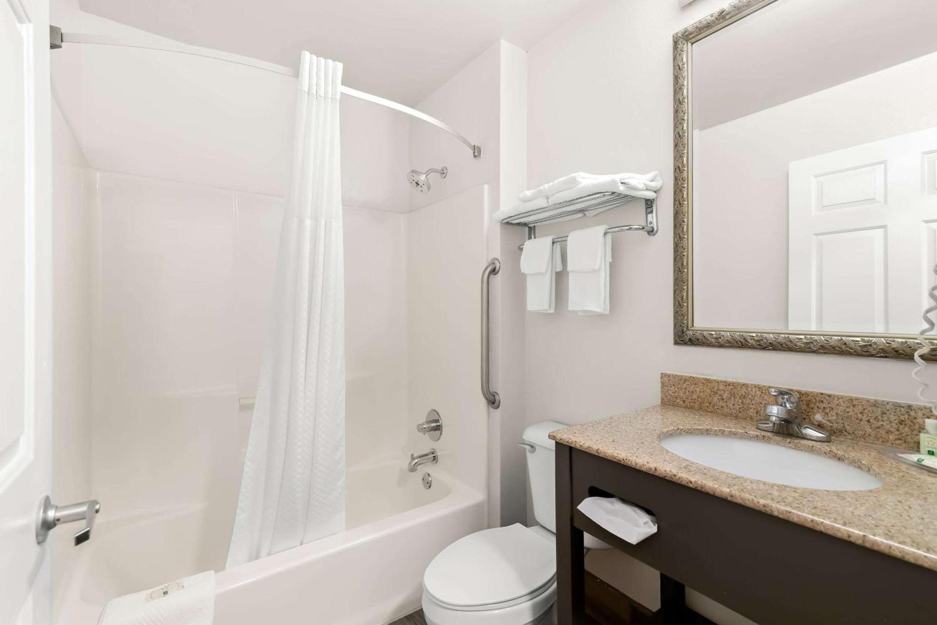 Quality Inn Merrimack - Nashua photo 19