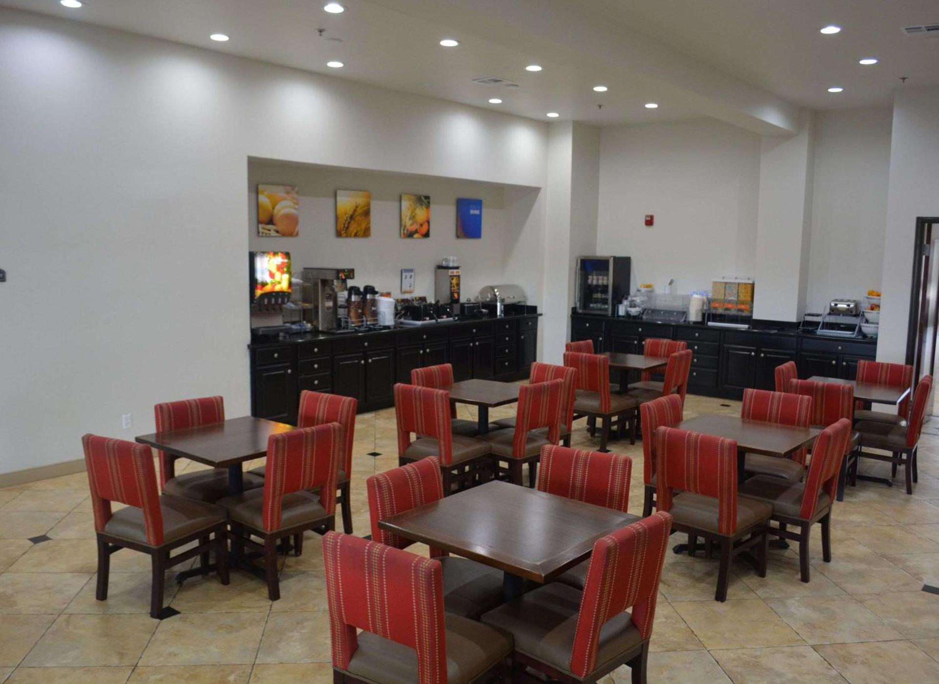 Comfort Suites Yukon - SW Oklahoma City photo 29