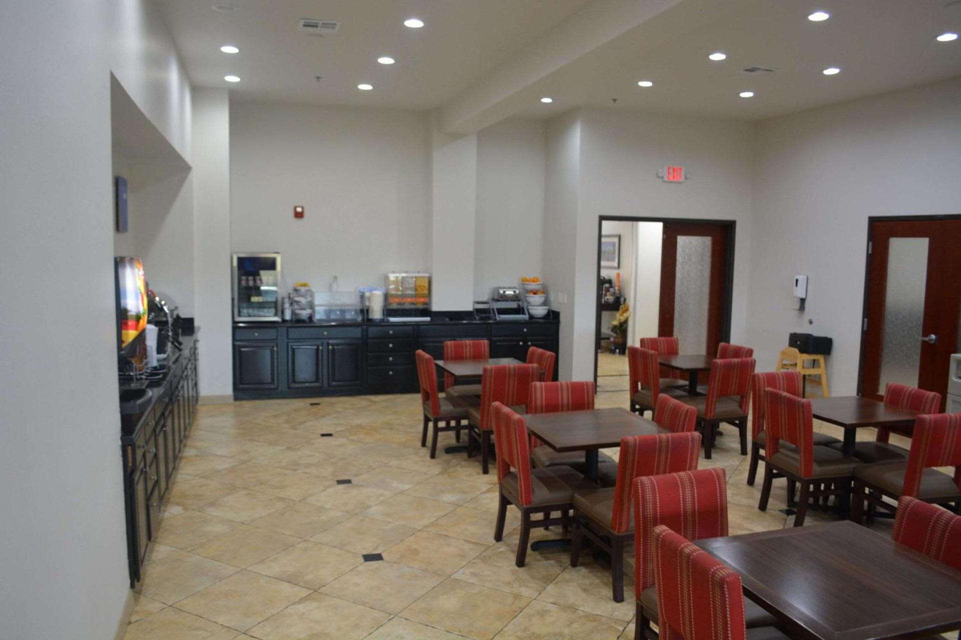 Comfort Suites Yukon - SW Oklahoma City photo 27