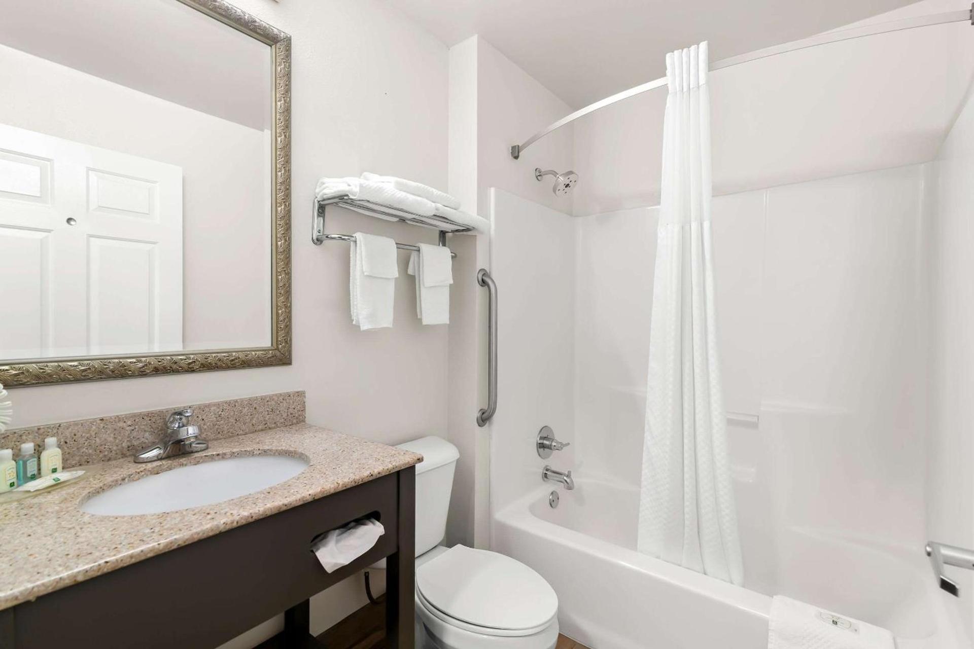 Quality Inn Merrimack - Nashua photo 20