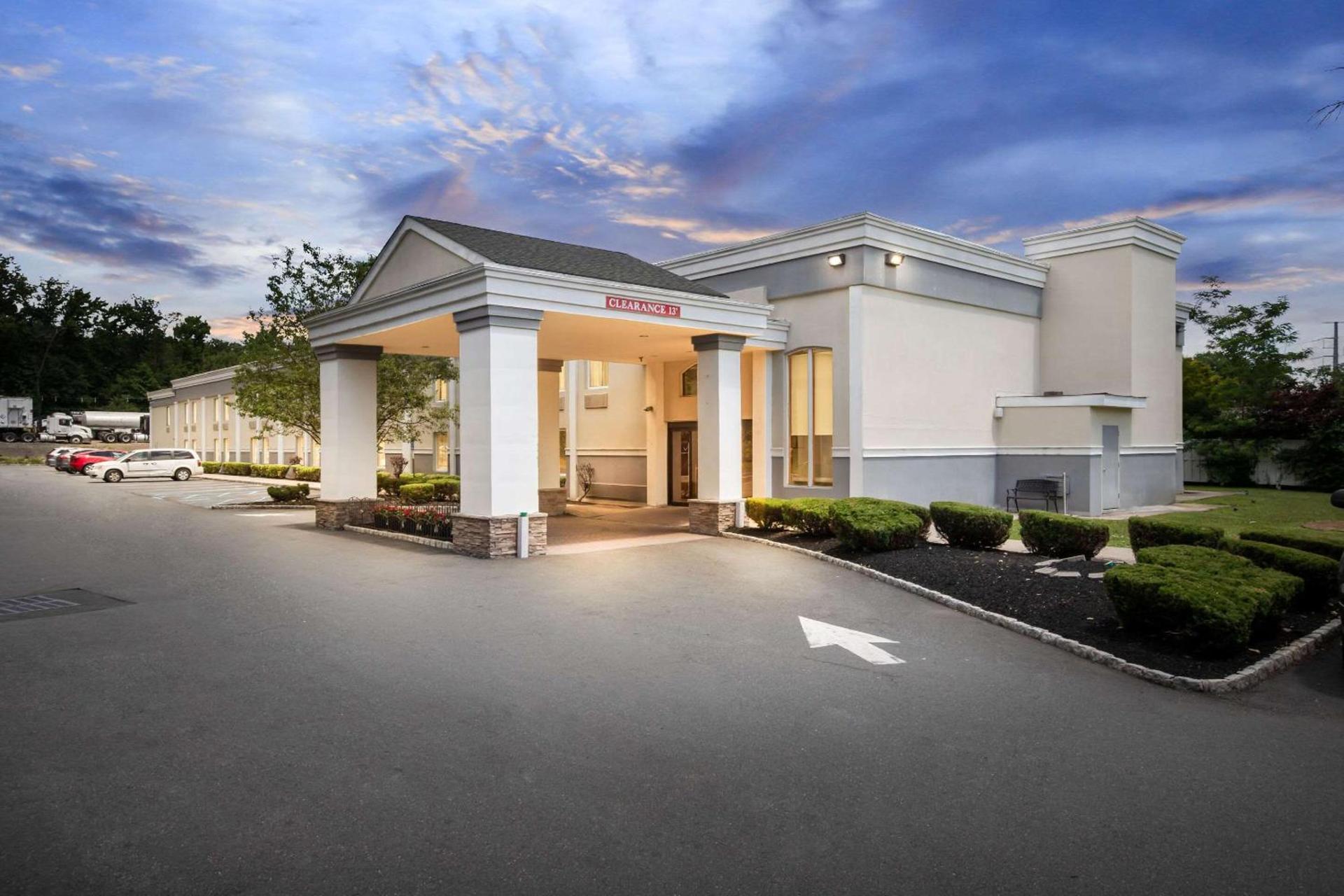 Quality Inn Edison-New Brunswick photo 2