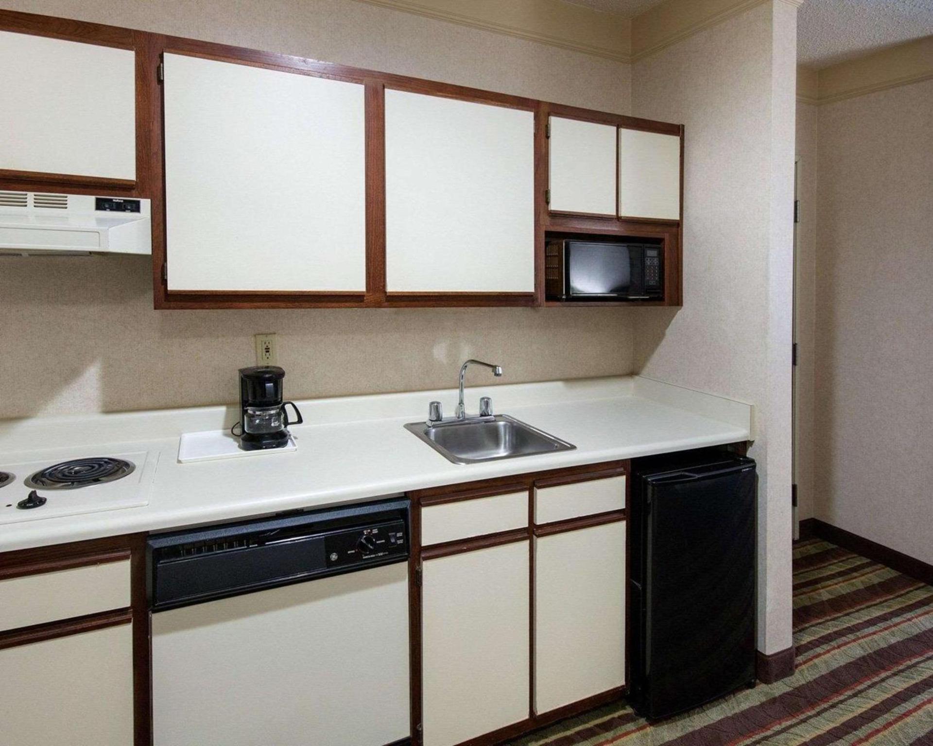Comfort Suites Parkersburg South photo 28