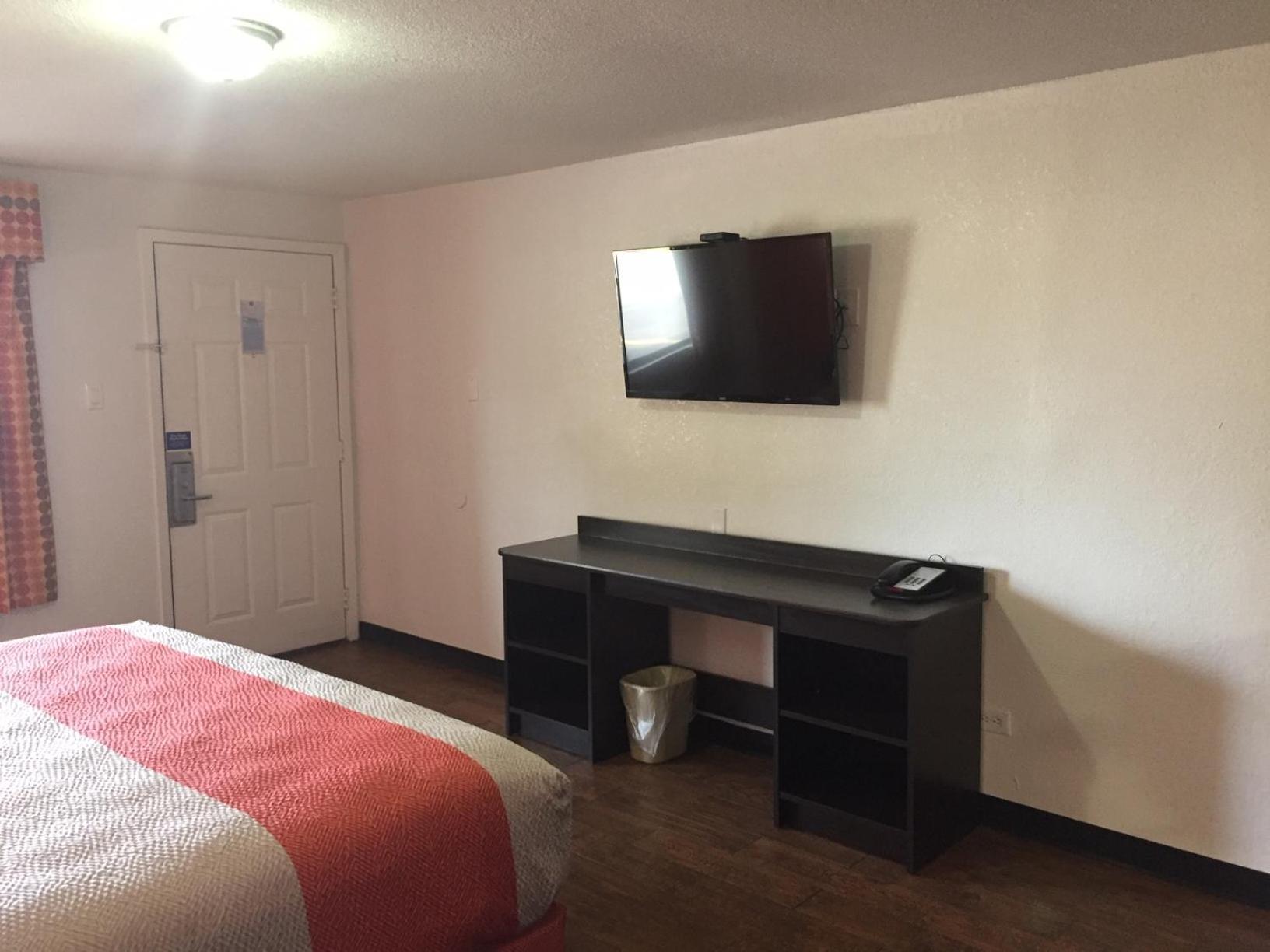 Motel 6-Waco, TX photo 8