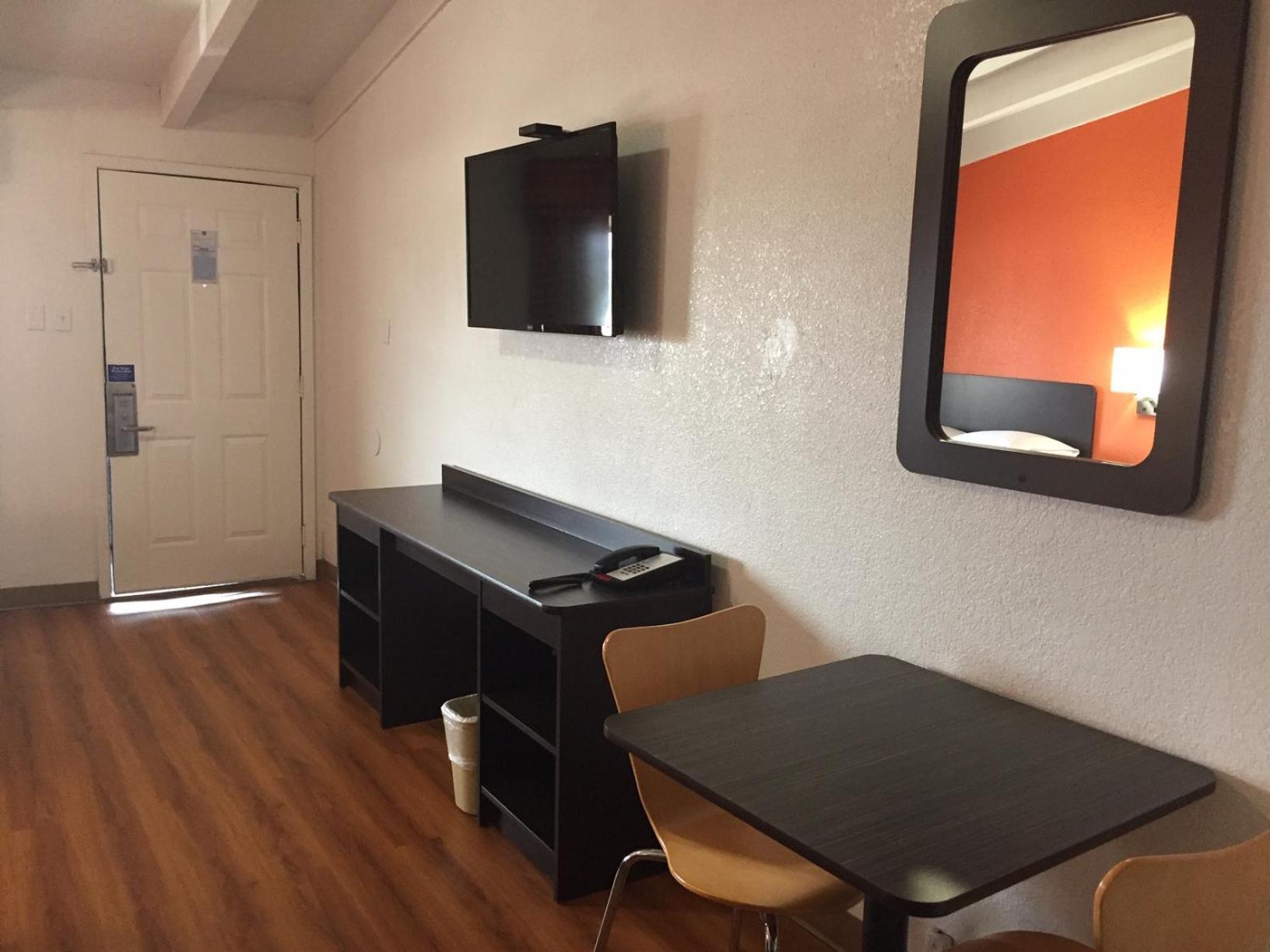 Motel 6-Waco, TX photo 9