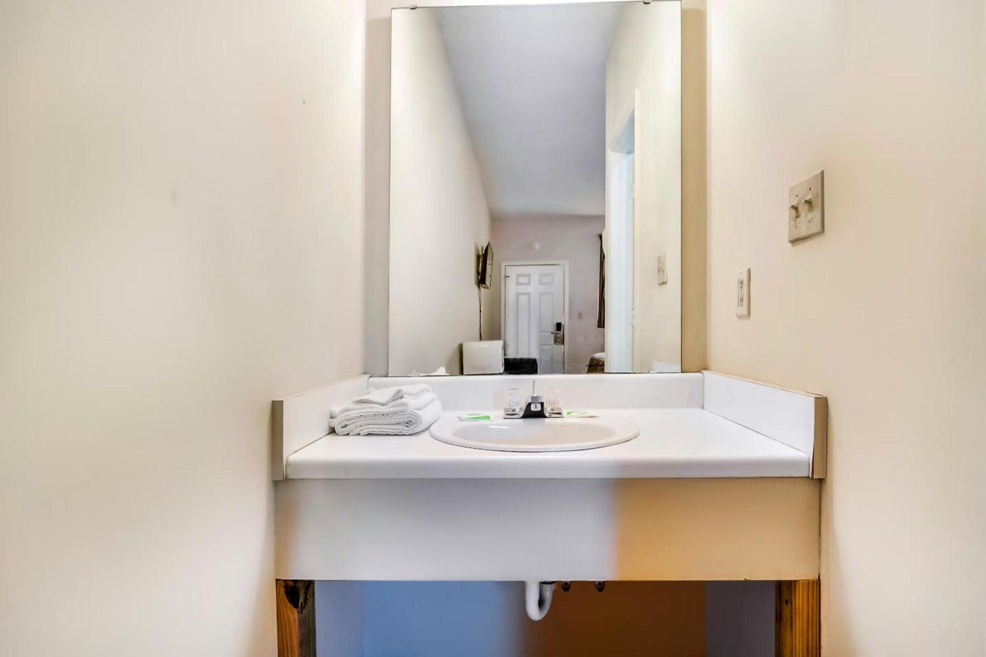 Ruleville Inn By OYO photo 7