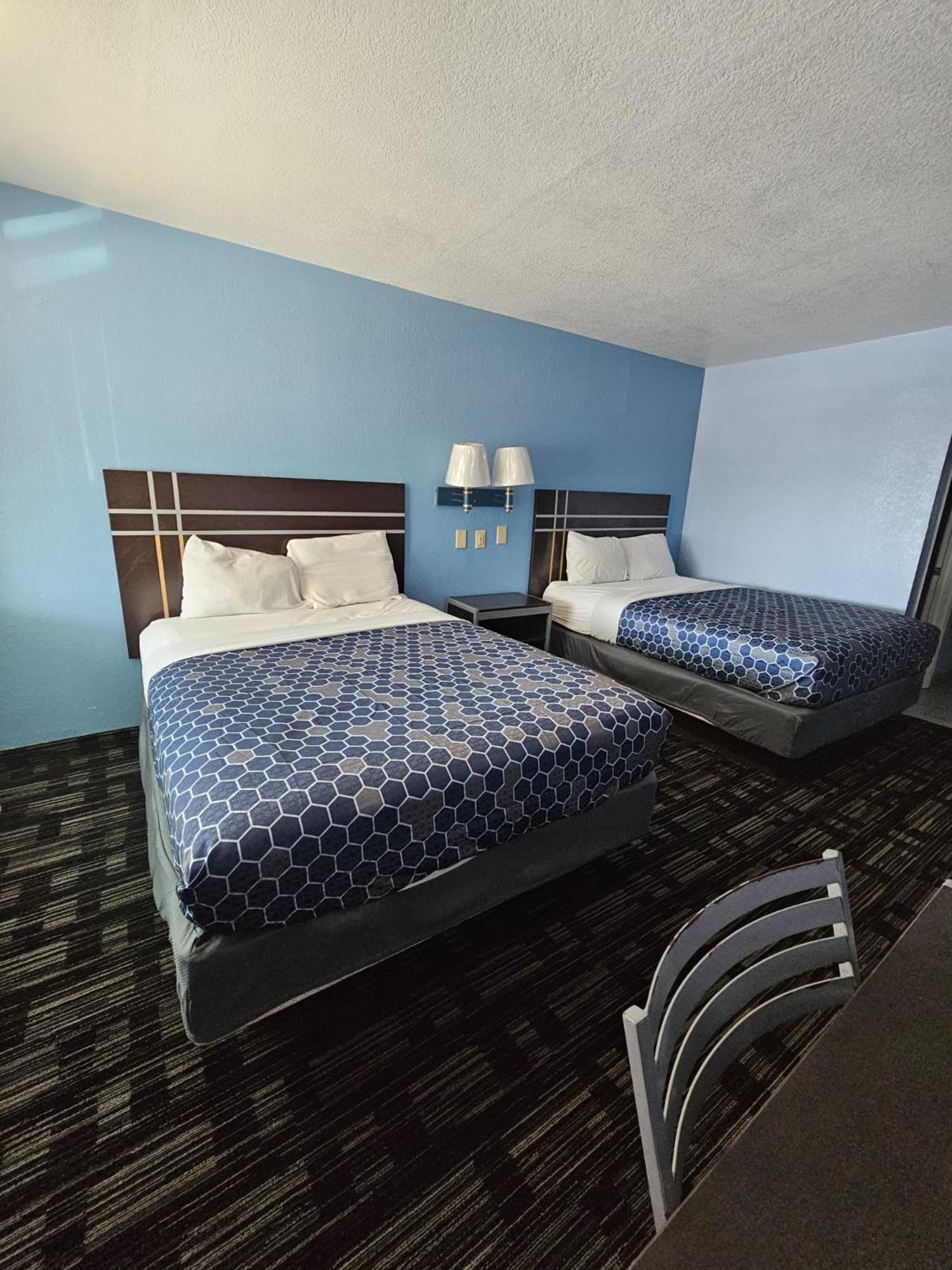 Regency Inn Motel by the Beach photo 5