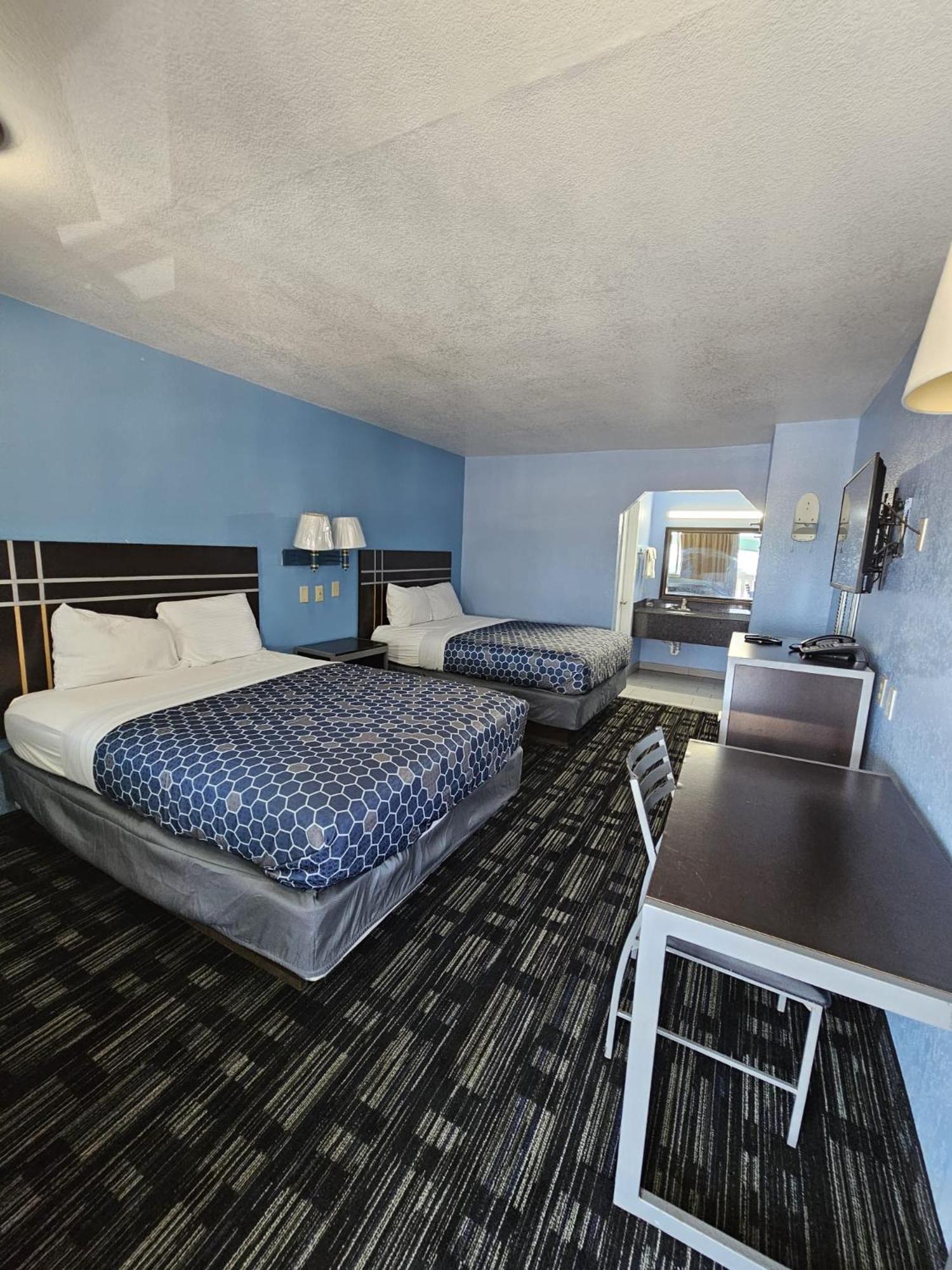 Regency Inn Motel by the Beach photo 4