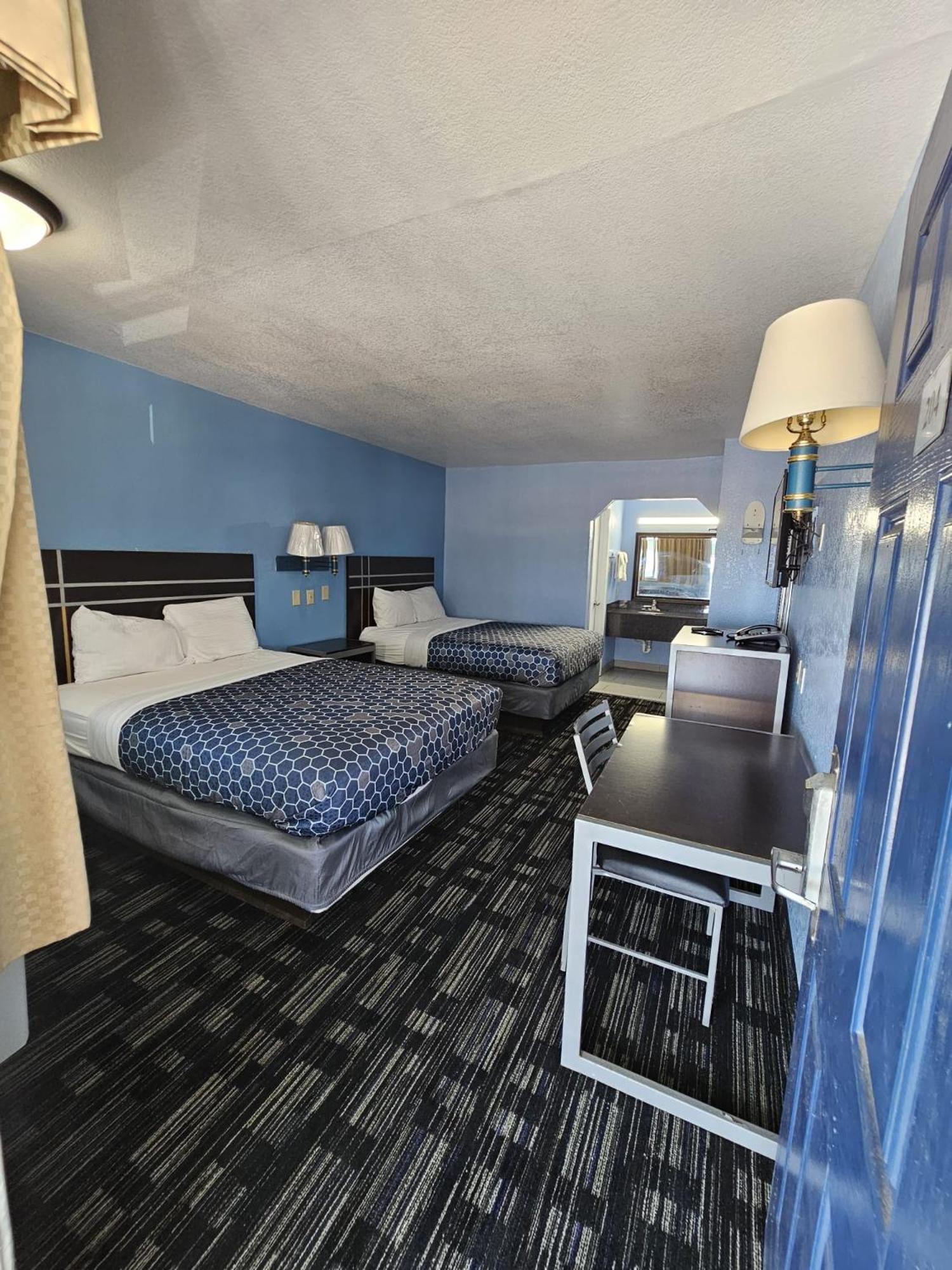 Regency Inn Motel by the Beach photo 6