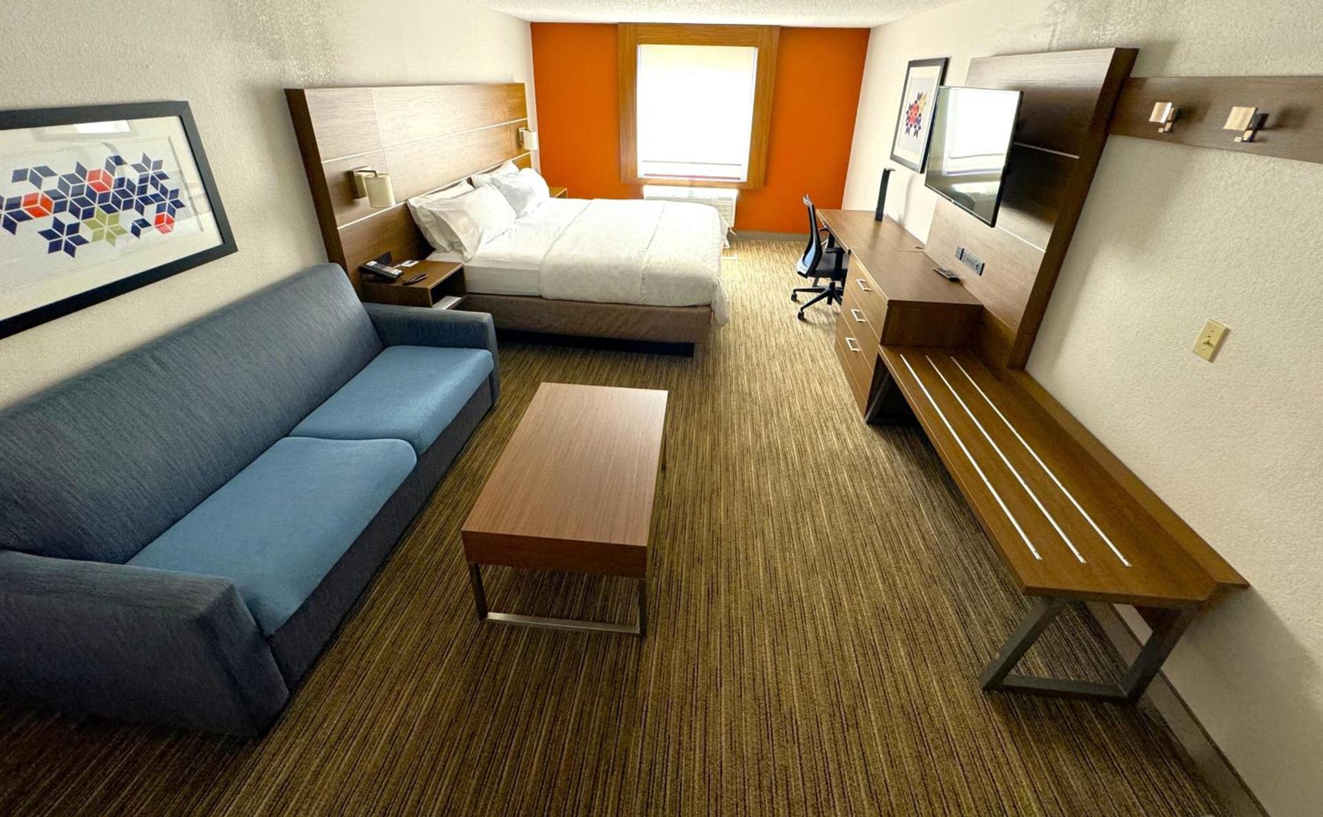 Holiday Inn Express & Suites - Lincoln East - White Mountains by IHG photo 3