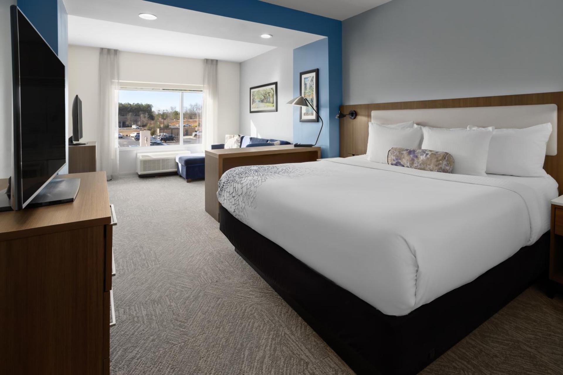 La Quinta Inn & Suites by Wyndham Locust Grove photo 38