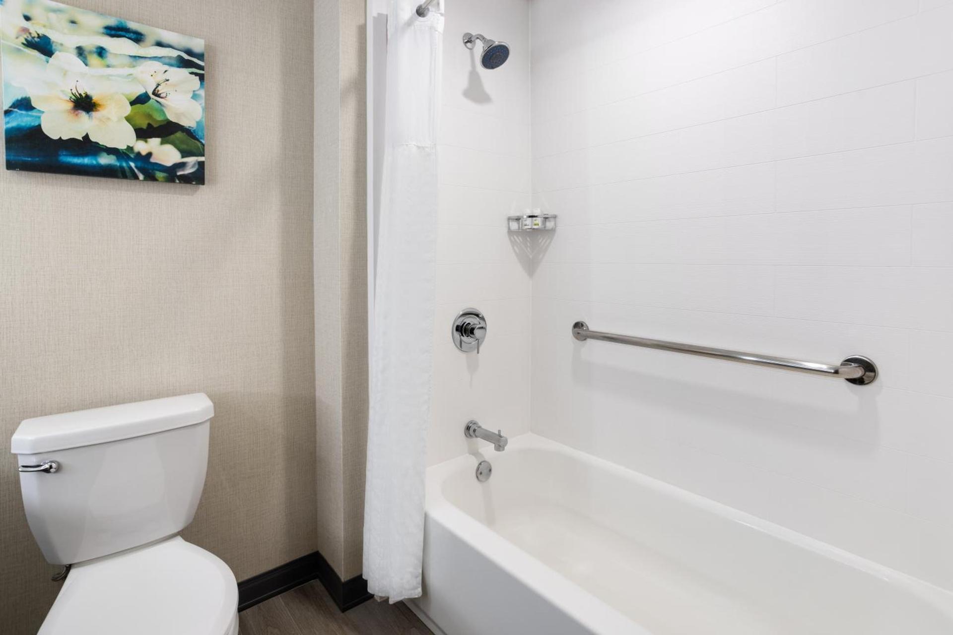 La Quinta Inn & Suites by Wyndham Locust Grove photo 51