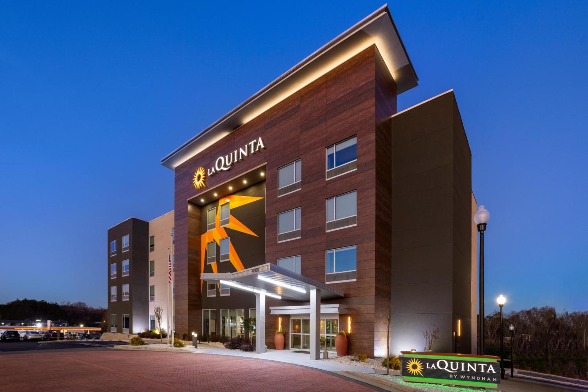 La Quinta Inn & Suites by Wyndham Locust Grove — hotel in Locust Grove