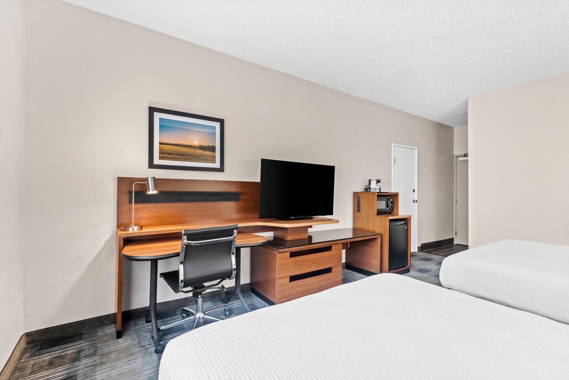 Best Western Ottumwa Inn & Suites photo 50
