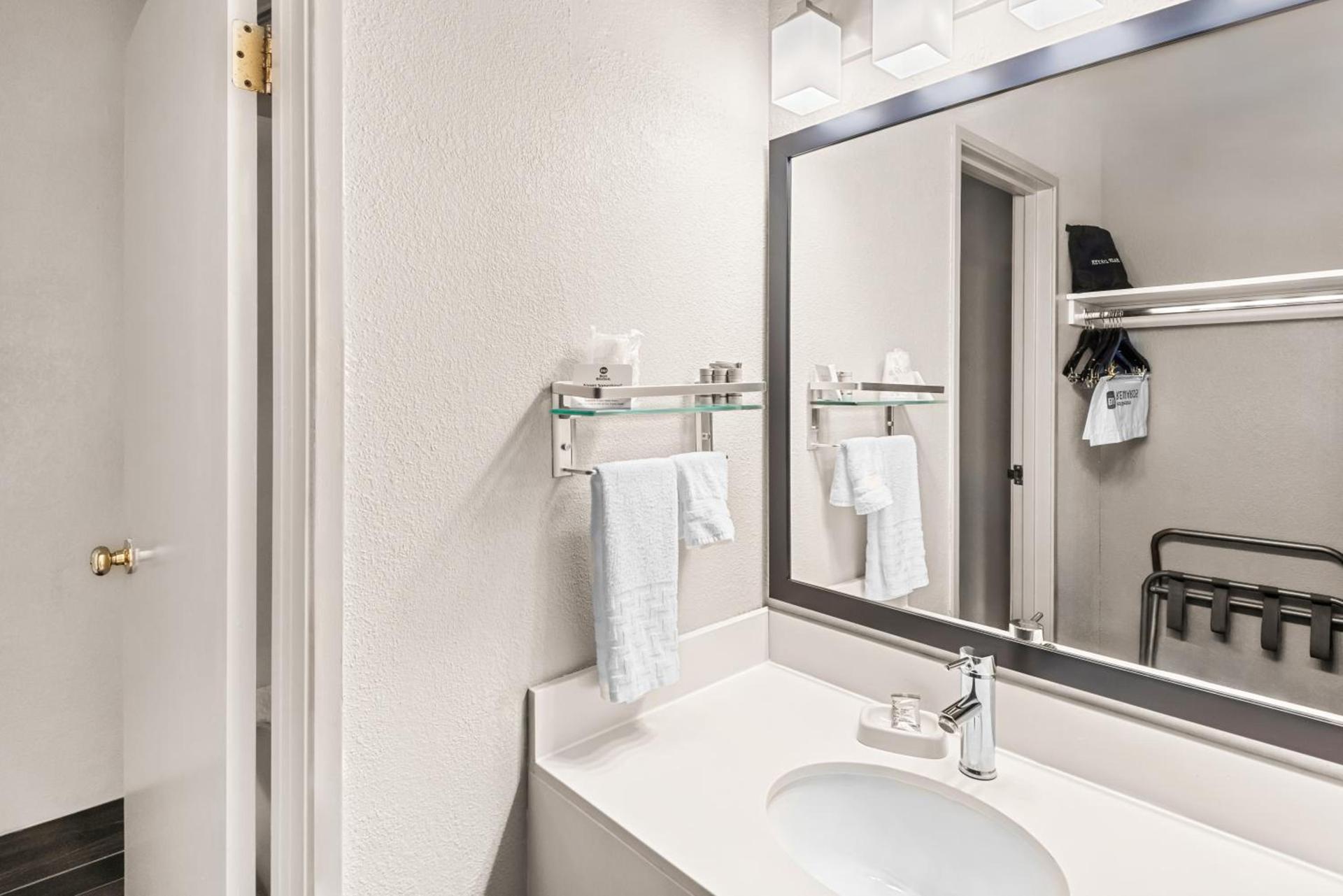 Best Western Ottumwa Inn & Suites photo 51