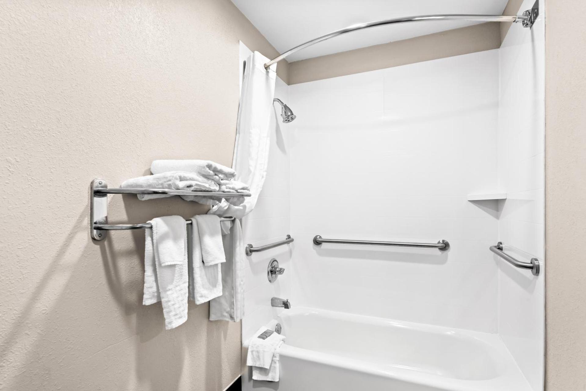 Best Western Ottumwa Inn & Suites photo 58