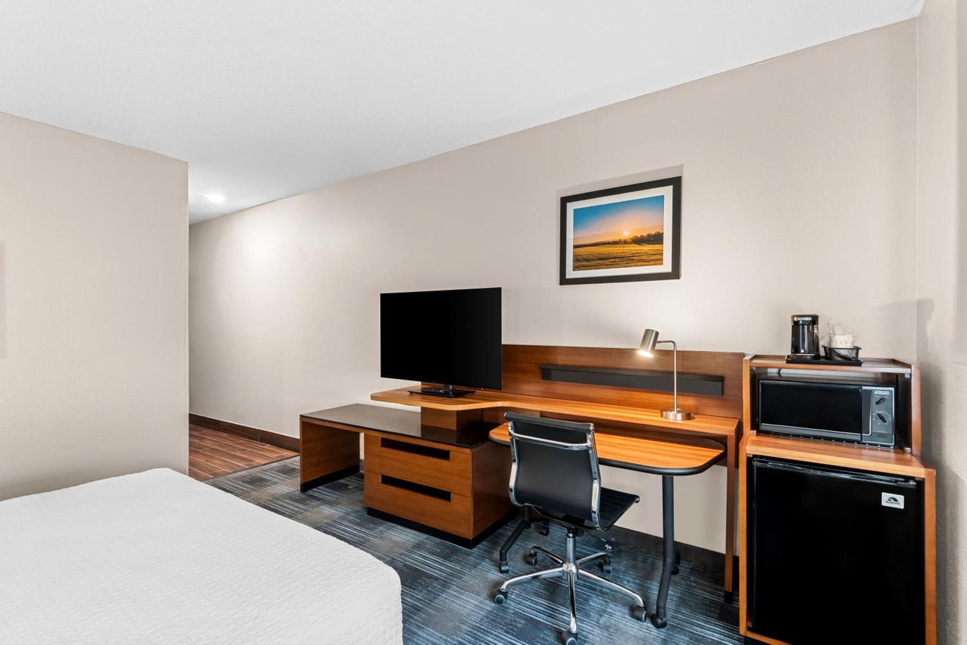 Best Western Ottumwa Inn & Suites photo 2