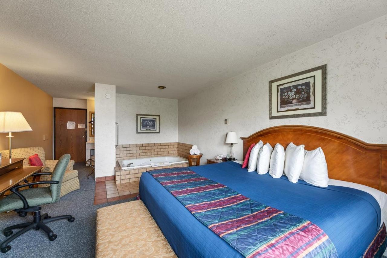 Iron Ridge Inn Motel photo 11