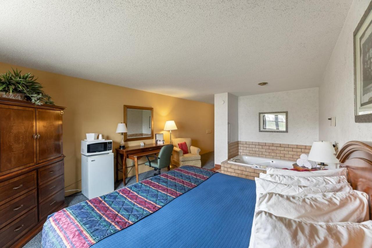 Iron Ridge Inn Motel photo 12