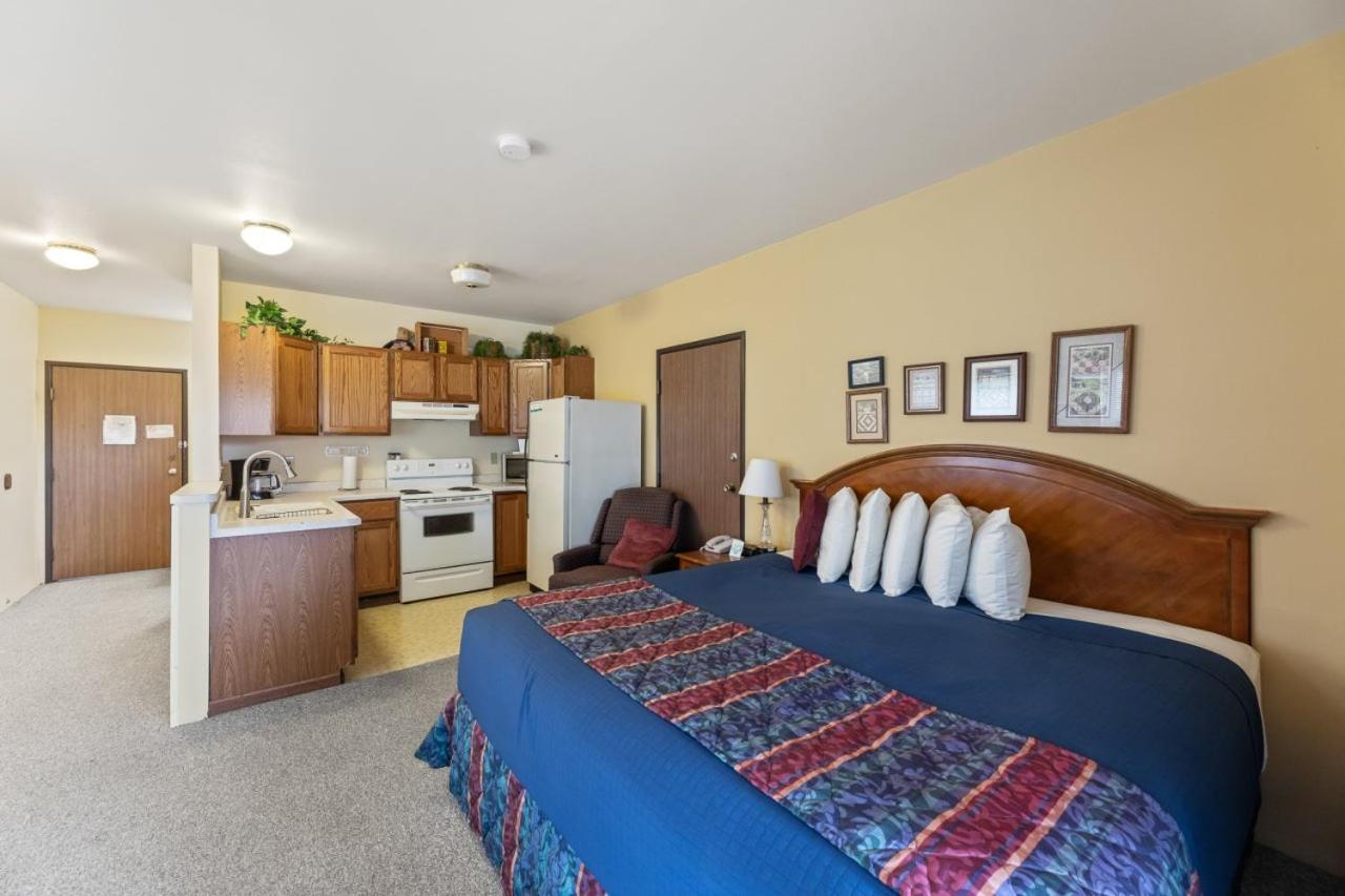 Iron Ridge Inn Motel photo 18