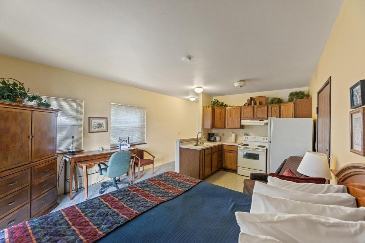 Iron Ridge Inn Motel photo 19