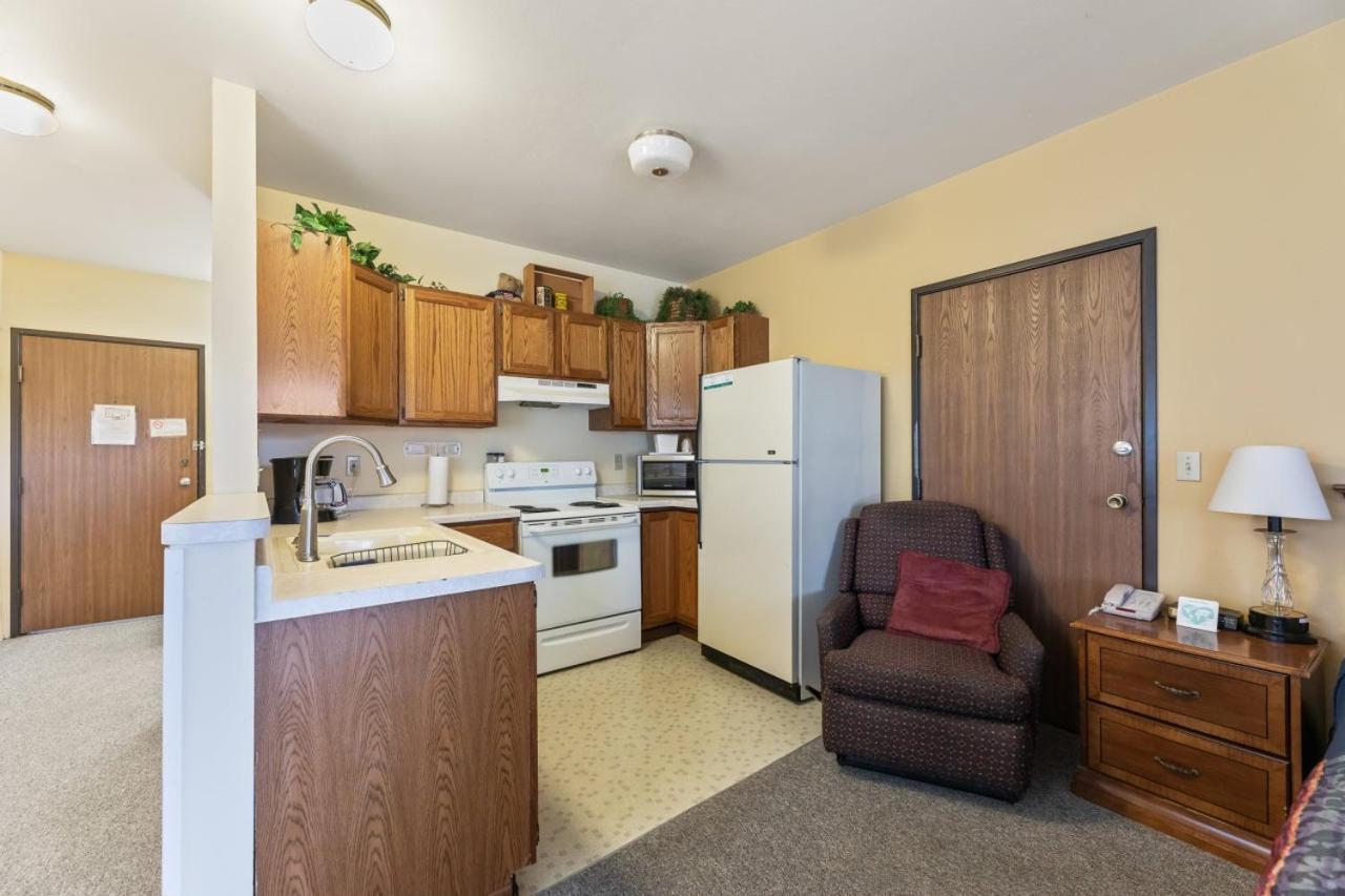 Iron Ridge Inn Motel photo 20