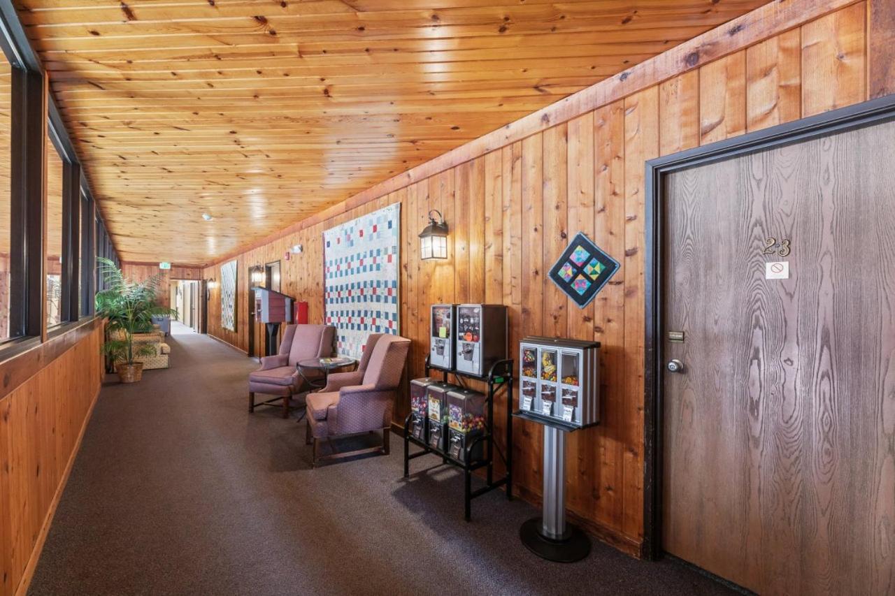 Iron Ridge Inn Motel photo 24